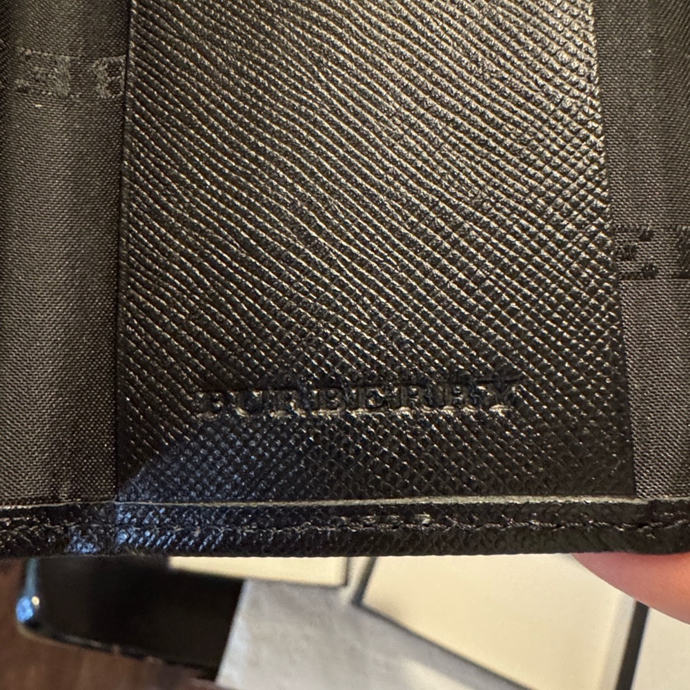 Burberry Checkered Beige and Black with red Card Holder - Picture 4 of 10